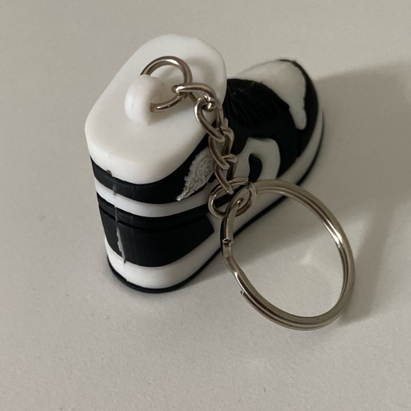 3D Nike Jordan Keychain - Picture 3 of 4